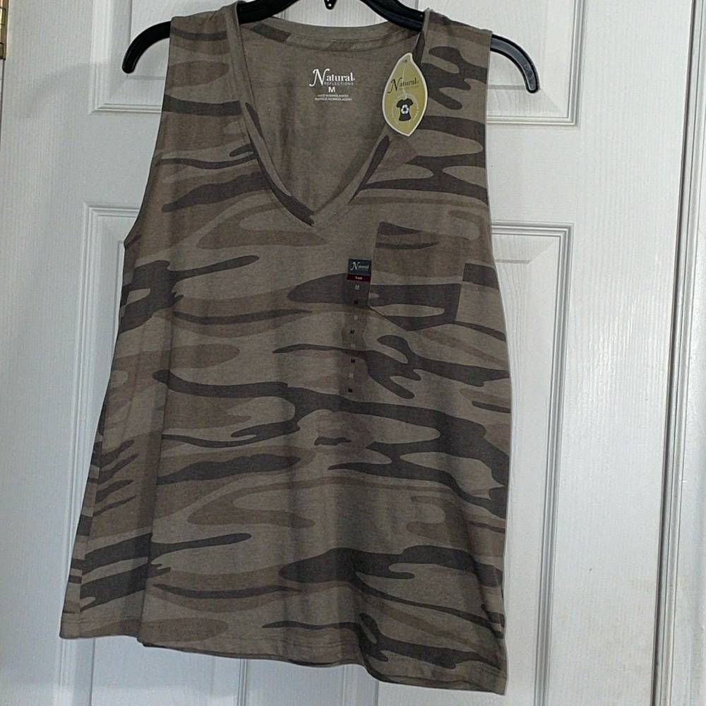 NWT Natural Reflections Green Camo V Neck Tank Top size M